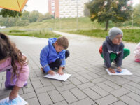 Sensoryczny spacer w deszczu